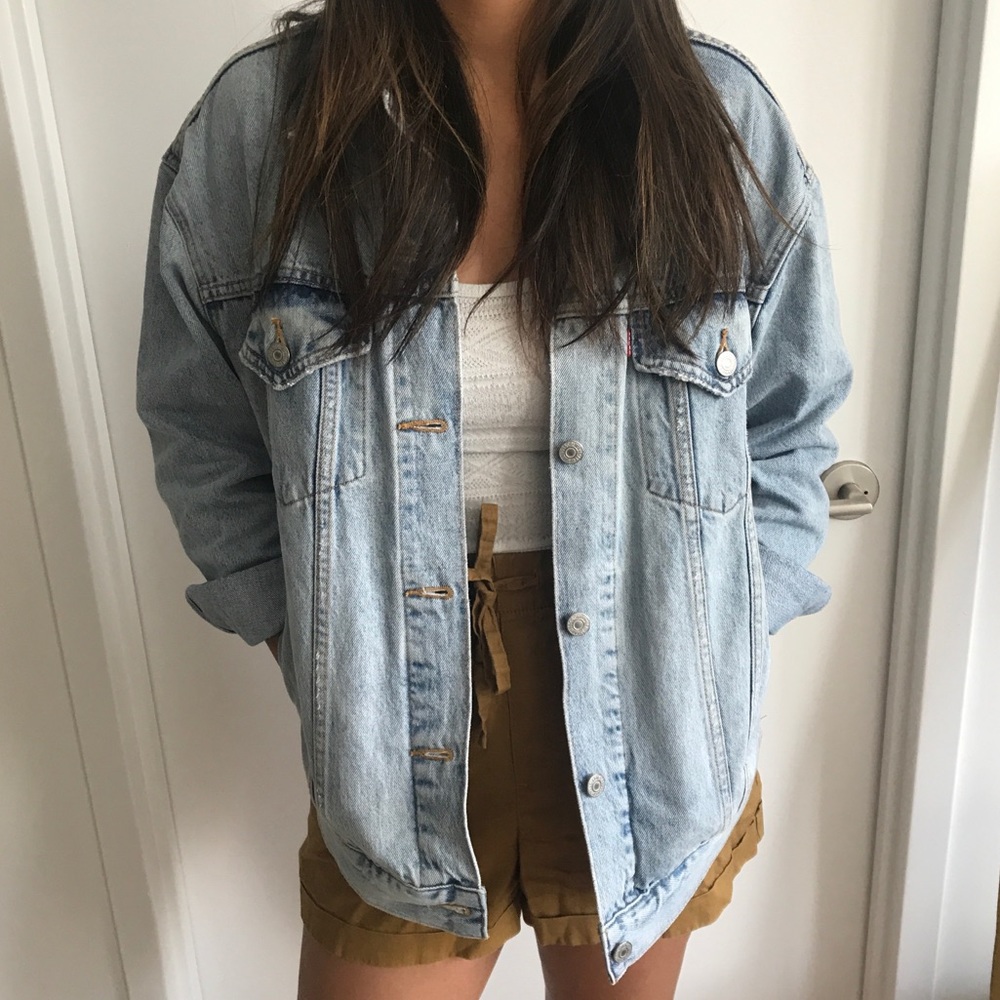 NWT - Levi’s Oversized Denim Trucker Jacket -Small